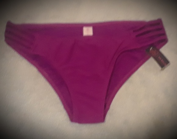 NWT Magenta Bog Bikini - Picture 4 of 7